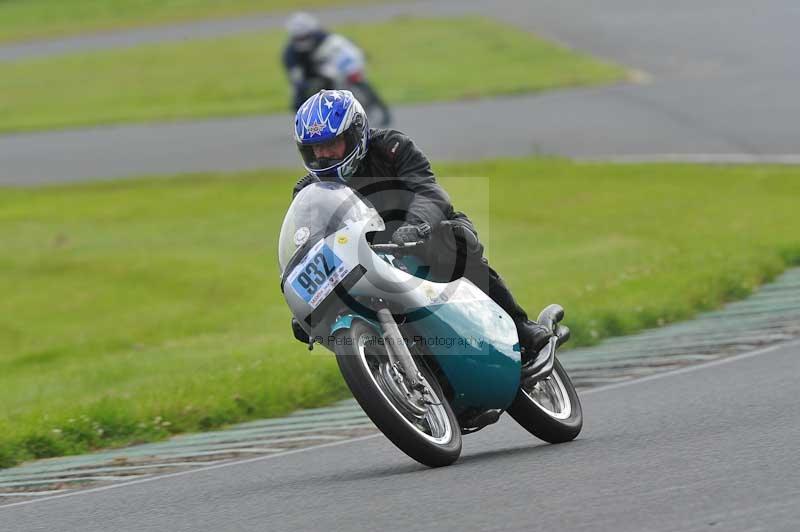 Mallory park Leicestershire;Mallory park photographs;Motorcycle action photographs;classic bikes;event digital images;eventdigitalimages;mallory park;no limits trackday;peter wileman photography;vintage bikes;vintage motorcycles;vmcc festival 1000 bikes