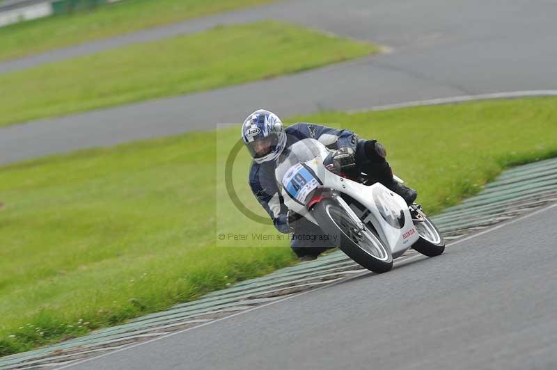 Mallory park Leicestershire;Mallory park photographs;Motorcycle action photographs;classic bikes;event digital images;eventdigitalimages;mallory park;no limits trackday;peter wileman photography;vintage bikes;vintage motorcycles;vmcc festival 1000 bikes