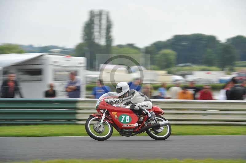 Mallory park Leicestershire;Mallory park photographs;Motorcycle action photographs;classic bikes;event digital images;eventdigitalimages;mallory park;no limits trackday;peter wileman photography;vintage bikes;vintage motorcycles;vmcc festival 1000 bikes