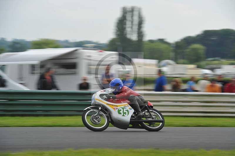 Mallory park Leicestershire;Mallory park photographs;Motorcycle action photographs;classic bikes;event digital images;eventdigitalimages;mallory park;no limits trackday;peter wileman photography;vintage bikes;vintage motorcycles;vmcc festival 1000 bikes