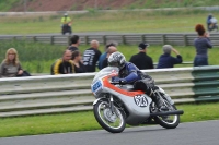 Mallory-park-Leicestershire;Mallory-park-photographs;Motorcycle-action-photographs;classic-bikes;event-digital-images;eventdigitalimages;mallory-park;no-limits-trackday;peter-wileman-photography;vintage-bikes;vintage-motorcycles;vmcc-festival-1000-bikes