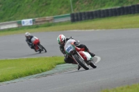 Mallory-park-Leicestershire;Mallory-park-photographs;Motorcycle-action-photographs;classic-bikes;event-digital-images;eventdigitalimages;mallory-park;no-limits-trackday;peter-wileman-photography;vintage-bikes;vintage-motorcycles;vmcc-festival-1000-bikes