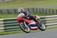 Mallory-park-Leicestershire;Mallory-park-photographs;Motorcycle-action-photographs;classic-bikes;event-digital-images;eventdigitalimages;mallory-park;no-limits-trackday;peter-wileman-photography;vintage-bikes;vintage-motorcycles;vmcc-festival-1000-bikes