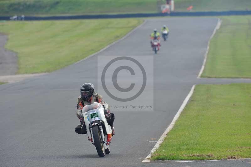 Mallory park Leicestershire;Mallory park photographs;Motorcycle action photographs;classic bikes;event digital images;eventdigitalimages;mallory park;no limits trackday;peter wileman photography;vintage bikes;vintage motorcycles;vmcc festival 1000 bikes