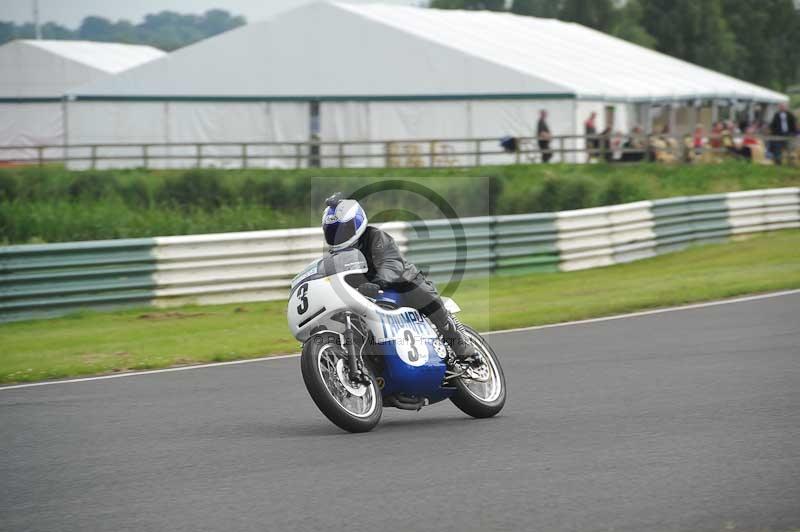 Mallory park Leicestershire;Mallory park photographs;Motorcycle action photographs;classic bikes;event digital images;eventdigitalimages;mallory park;no limits trackday;peter wileman photography;vintage bikes;vintage motorcycles;vmcc festival 1000 bikes