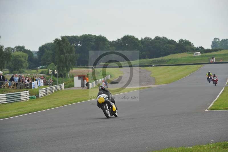 Mallory park Leicestershire;Mallory park photographs;Motorcycle action photographs;classic bikes;event digital images;eventdigitalimages;mallory park;no limits trackday;peter wileman photography;vintage bikes;vintage motorcycles;vmcc festival 1000 bikes