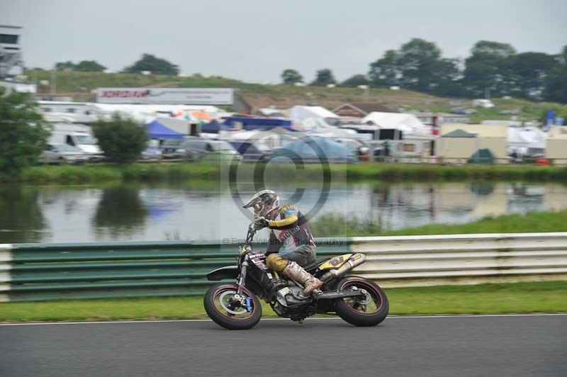 Mallory park Leicestershire;Mallory park photographs;Motorcycle action photographs;classic bikes;event digital images;eventdigitalimages;mallory park;no limits trackday;peter wileman photography;vintage bikes;vintage motorcycles;vmcc festival 1000 bikes