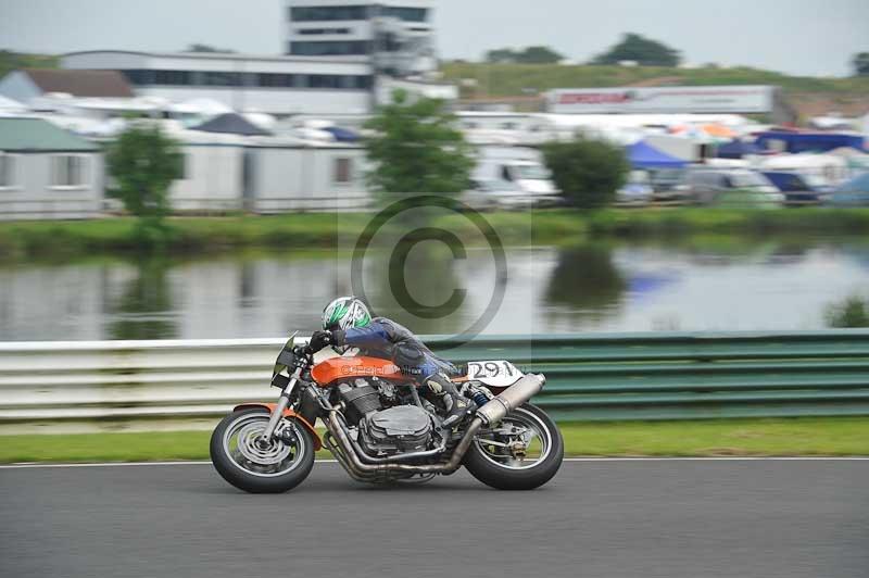 Mallory park Leicestershire;Mallory park photographs;Motorcycle action photographs;classic bikes;event digital images;eventdigitalimages;mallory park;no limits trackday;peter wileman photography;vintage bikes;vintage motorcycles;vmcc festival 1000 bikes