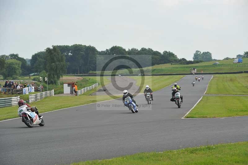 Mallory park Leicestershire;Mallory park photographs;Motorcycle action photographs;classic bikes;event digital images;eventdigitalimages;mallory park;no limits trackday;peter wileman photography;vintage bikes;vintage motorcycles;vmcc festival 1000 bikes