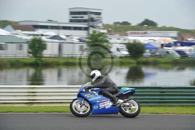 Mallory park Leicestershire;Mallory park photographs;Motorcycle action photographs;classic bikes;event digital images;eventdigitalimages;mallory park;no limits trackday;peter wileman photography;vintage bikes;vintage motorcycles;vmcc festival 1000 bikes