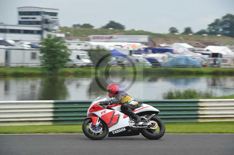 Mallory park Leicestershire;Mallory park photographs;Motorcycle action photographs;classic bikes;event digital images;eventdigitalimages;mallory park;no limits trackday;peter wileman photography;vintage bikes;vintage motorcycles;vmcc festival 1000 bikes