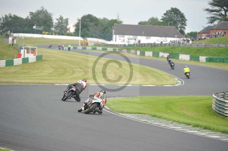 Mallory park Leicestershire;Mallory park photographs;Motorcycle action photographs;classic bikes;event digital images;eventdigitalimages;mallory park;no limits trackday;peter wileman photography;vintage bikes;vintage motorcycles;vmcc festival 1000 bikes