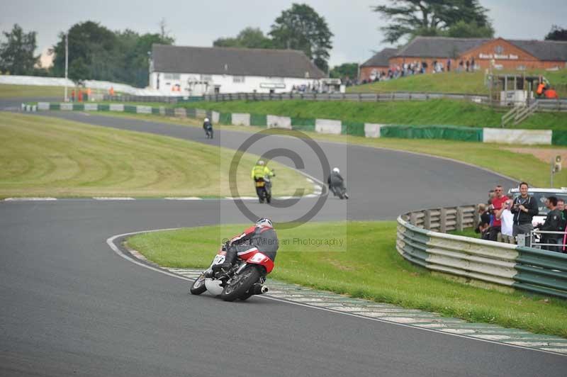 Mallory park Leicestershire;Mallory park photographs;Motorcycle action photographs;classic bikes;event digital images;eventdigitalimages;mallory park;no limits trackday;peter wileman photography;vintage bikes;vintage motorcycles;vmcc festival 1000 bikes