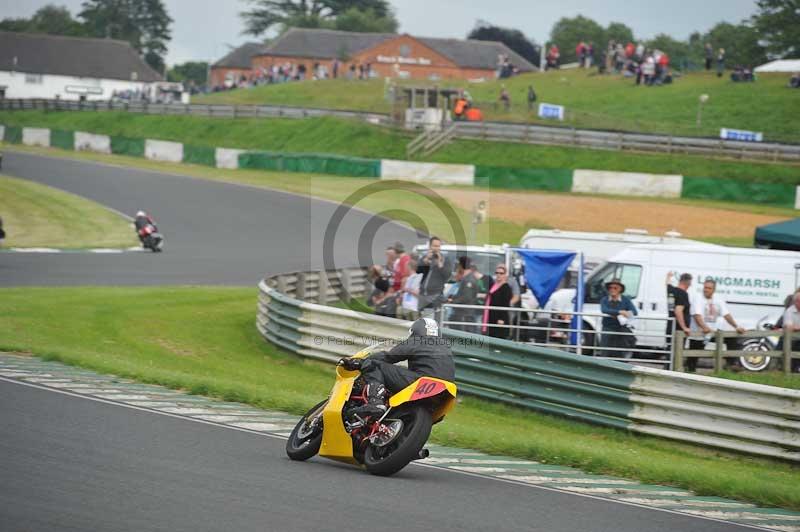 Mallory park Leicestershire;Mallory park photographs;Motorcycle action photographs;classic bikes;event digital images;eventdigitalimages;mallory park;no limits trackday;peter wileman photography;vintage bikes;vintage motorcycles;vmcc festival 1000 bikes