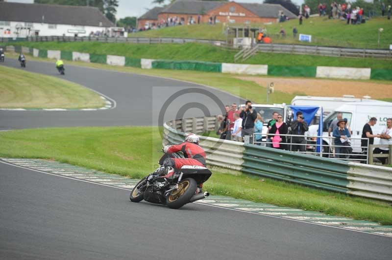 Mallory park Leicestershire;Mallory park photographs;Motorcycle action photographs;classic bikes;event digital images;eventdigitalimages;mallory park;no limits trackday;peter wileman photography;vintage bikes;vintage motorcycles;vmcc festival 1000 bikes