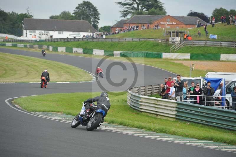 Mallory park Leicestershire;Mallory park photographs;Motorcycle action photographs;classic bikes;event digital images;eventdigitalimages;mallory park;no limits trackday;peter wileman photography;vintage bikes;vintage motorcycles;vmcc festival 1000 bikes