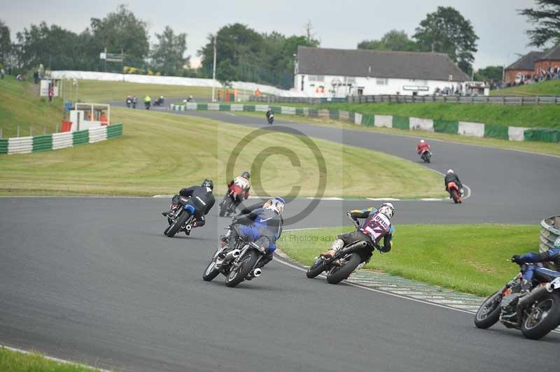 Mallory park Leicestershire;Mallory park photographs;Motorcycle action photographs;classic bikes;event digital images;eventdigitalimages;mallory park;no limits trackday;peter wileman photography;vintage bikes;vintage motorcycles;vmcc festival 1000 bikes