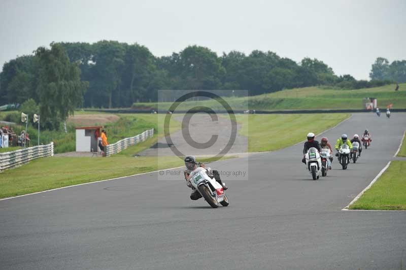 Mallory park Leicestershire;Mallory park photographs;Motorcycle action photographs;classic bikes;event digital images;eventdigitalimages;mallory park;no limits trackday;peter wileman photography;vintage bikes;vintage motorcycles;vmcc festival 1000 bikes