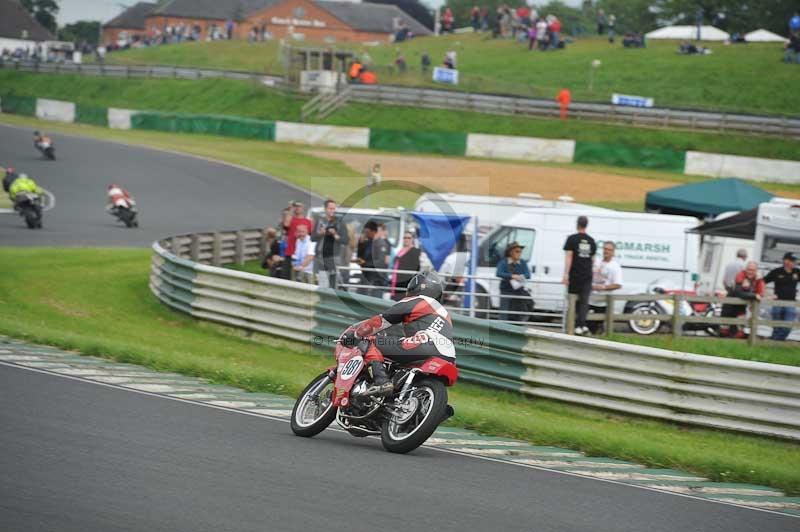 Mallory park Leicestershire;Mallory park photographs;Motorcycle action photographs;classic bikes;event digital images;eventdigitalimages;mallory park;no limits trackday;peter wileman photography;vintage bikes;vintage motorcycles;vmcc festival 1000 bikes