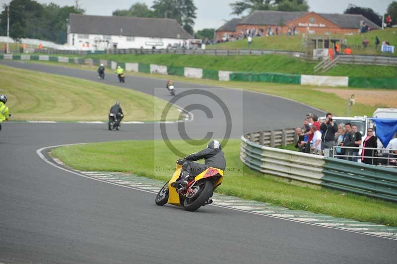 Mallory park Leicestershire;Mallory park photographs;Motorcycle action photographs;classic bikes;event digital images;eventdigitalimages;mallory park;no limits trackday;peter wileman photography;vintage bikes;vintage motorcycles;vmcc festival 1000 bikes