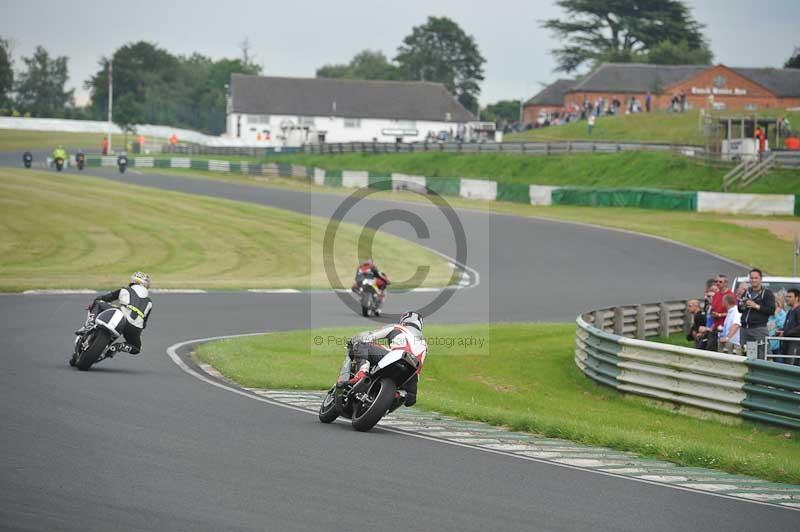 Mallory park Leicestershire;Mallory park photographs;Motorcycle action photographs;classic bikes;event digital images;eventdigitalimages;mallory park;no limits trackday;peter wileman photography;vintage bikes;vintage motorcycles;vmcc festival 1000 bikes