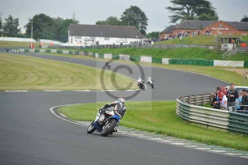 Mallory park Leicestershire;Mallory park photographs;Motorcycle action photographs;classic bikes;event digital images;eventdigitalimages;mallory park;no limits trackday;peter wileman photography;vintage bikes;vintage motorcycles;vmcc festival 1000 bikes