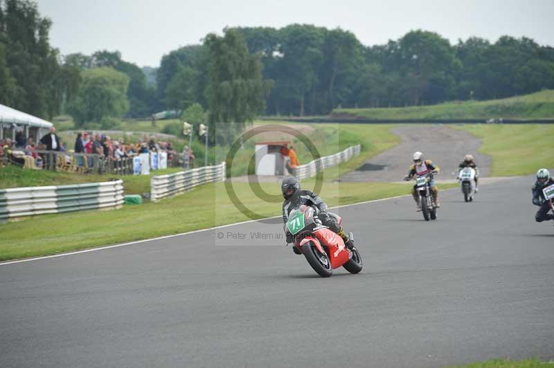 Mallory park Leicestershire;Mallory park photographs;Motorcycle action photographs;classic bikes;event digital images;eventdigitalimages;mallory park;no limits trackday;peter wileman photography;vintage bikes;vintage motorcycles;vmcc festival 1000 bikes