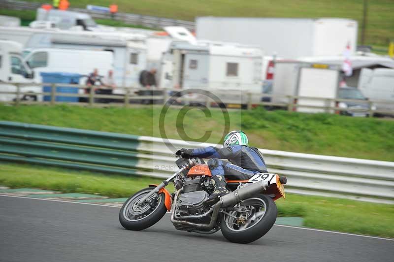 Mallory park Leicestershire;Mallory park photographs;Motorcycle action photographs;classic bikes;event digital images;eventdigitalimages;mallory park;no limits trackday;peter wileman photography;vintage bikes;vintage motorcycles;vmcc festival 1000 bikes