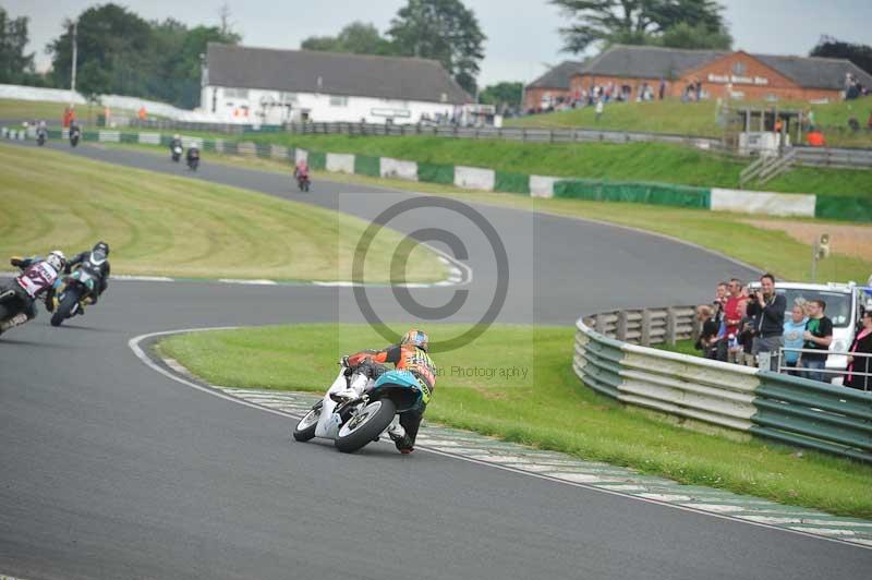 Mallory park Leicestershire;Mallory park photographs;Motorcycle action photographs;classic bikes;event digital images;eventdigitalimages;mallory park;no limits trackday;peter wileman photography;vintage bikes;vintage motorcycles;vmcc festival 1000 bikes