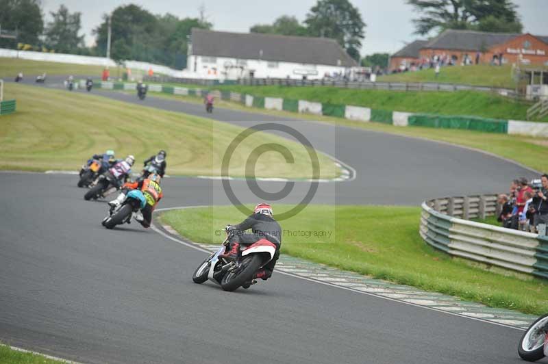 Mallory park Leicestershire;Mallory park photographs;Motorcycle action photographs;classic bikes;event digital images;eventdigitalimages;mallory park;no limits trackday;peter wileman photography;vintage bikes;vintage motorcycles;vmcc festival 1000 bikes