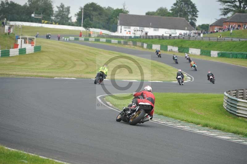 Mallory park Leicestershire;Mallory park photographs;Motorcycle action photographs;classic bikes;event digital images;eventdigitalimages;mallory park;no limits trackday;peter wileman photography;vintage bikes;vintage motorcycles;vmcc festival 1000 bikes