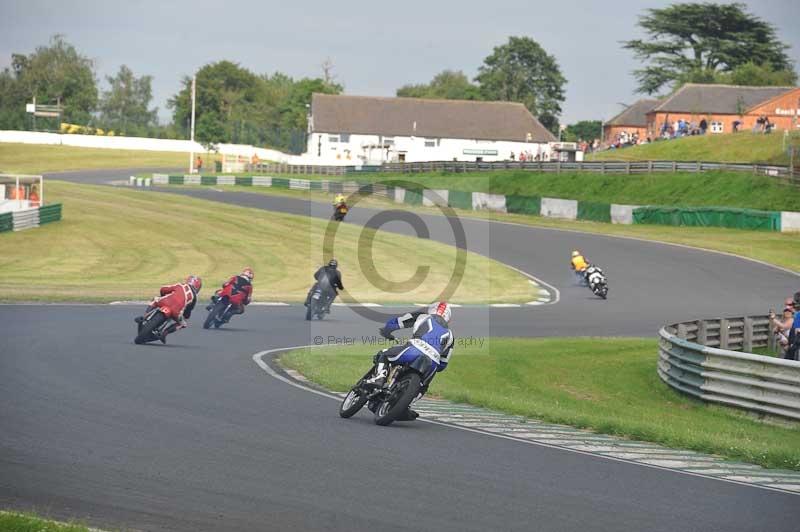 Mallory park Leicestershire;Mallory park photographs;Motorcycle action photographs;classic bikes;event digital images;eventdigitalimages;mallory park;no limits trackday;peter wileman photography;vintage bikes;vintage motorcycles;vmcc festival 1000 bikes