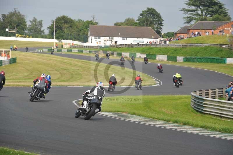 Mallory park Leicestershire;Mallory park photographs;Motorcycle action photographs;classic bikes;event digital images;eventdigitalimages;mallory park;no limits trackday;peter wileman photography;vintage bikes;vintage motorcycles;vmcc festival 1000 bikes