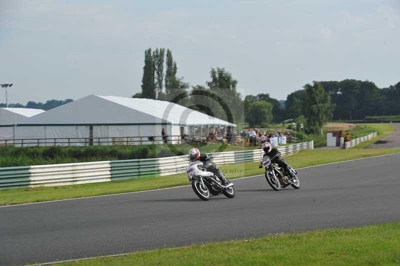 Mallory park Leicestershire;Mallory park photographs;Motorcycle action photographs;classic bikes;event digital images;eventdigitalimages;mallory park;no limits trackday;peter wileman photography;vintage bikes;vintage motorcycles;vmcc festival 1000 bikes