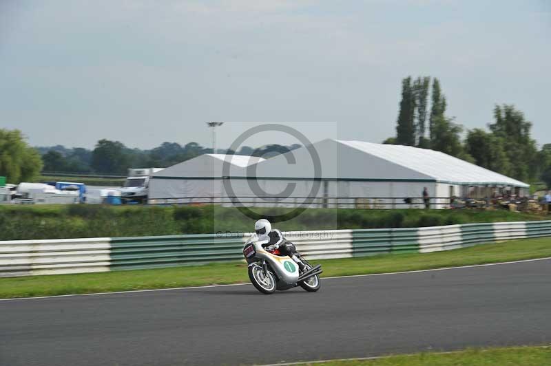 Mallory park Leicestershire;Mallory park photographs;Motorcycle action photographs;classic bikes;event digital images;eventdigitalimages;mallory park;no limits trackday;peter wileman photography;vintage bikes;vintage motorcycles;vmcc festival 1000 bikes