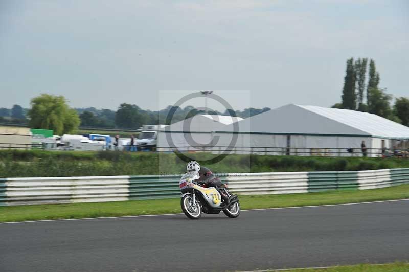 Mallory park Leicestershire;Mallory park photographs;Motorcycle action photographs;classic bikes;event digital images;eventdigitalimages;mallory park;no limits trackday;peter wileman photography;vintage bikes;vintage motorcycles;vmcc festival 1000 bikes