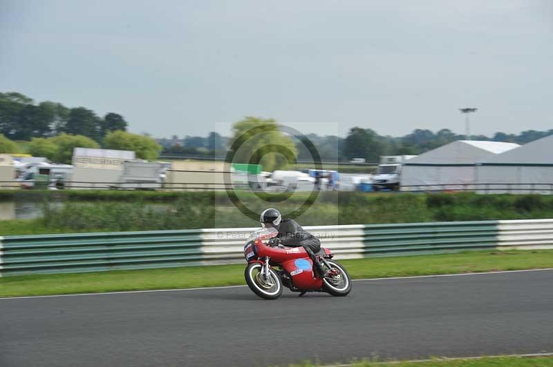 Mallory park Leicestershire;Mallory park photographs;Motorcycle action photographs;classic bikes;event digital images;eventdigitalimages;mallory park;no limits trackday;peter wileman photography;vintage bikes;vintage motorcycles;vmcc festival 1000 bikes