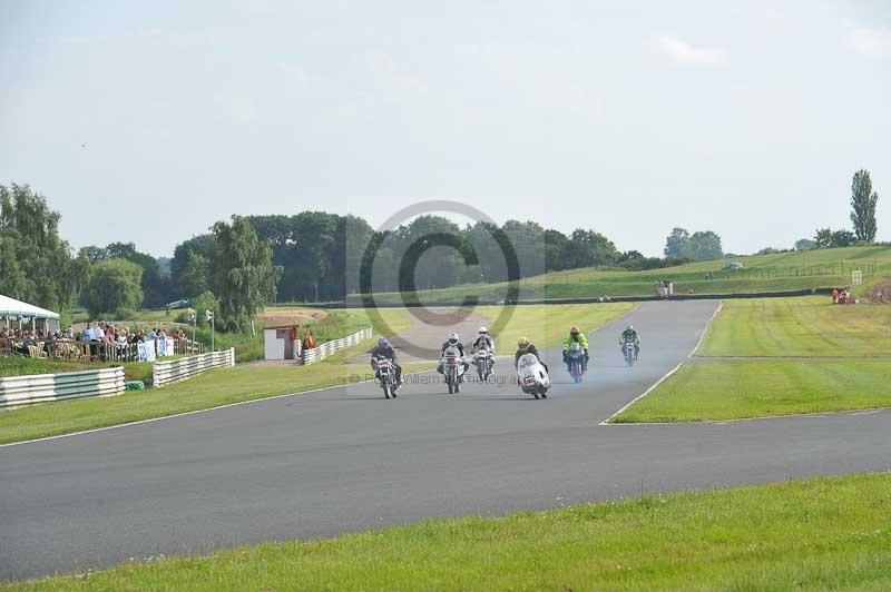 Mallory park Leicestershire;Mallory park photographs;Motorcycle action photographs;classic bikes;event digital images;eventdigitalimages;mallory park;no limits trackday;peter wileman photography;vintage bikes;vintage motorcycles;vmcc festival 1000 bikes