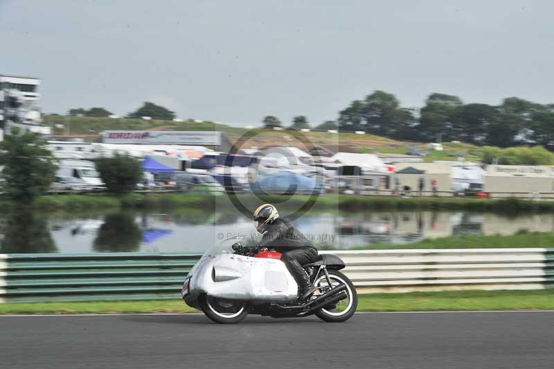 Mallory park Leicestershire;Mallory park photographs;Motorcycle action photographs;classic bikes;event digital images;eventdigitalimages;mallory park;no limits trackday;peter wileman photography;vintage bikes;vintage motorcycles;vmcc festival 1000 bikes