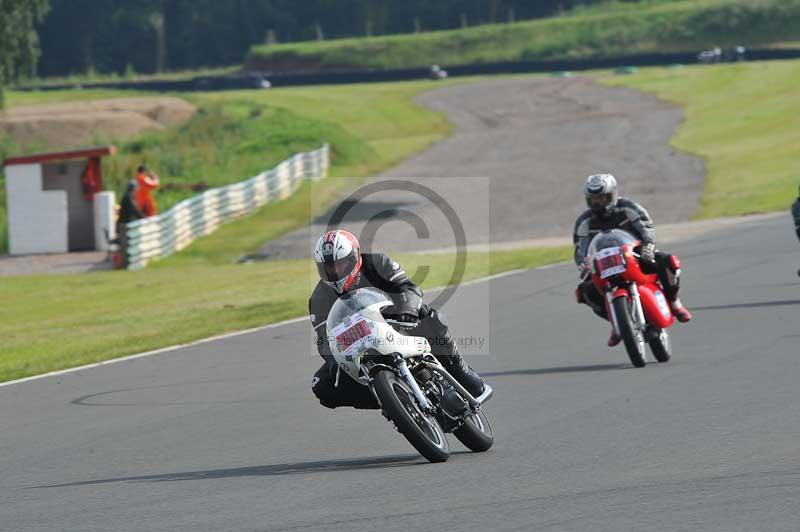 Mallory park Leicestershire;Mallory park photographs;Motorcycle action photographs;classic bikes;event digital images;eventdigitalimages;mallory park;no limits trackday;peter wileman photography;vintage bikes;vintage motorcycles;vmcc festival 1000 bikes