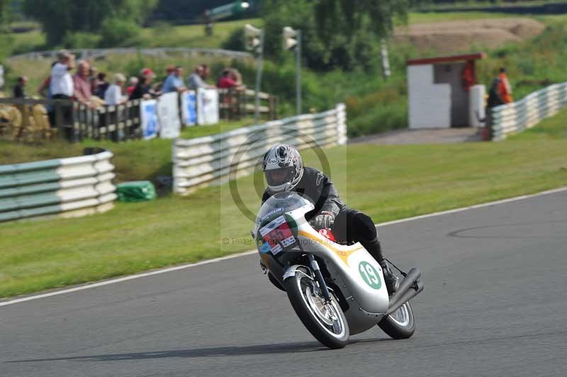 Mallory park Leicestershire;Mallory park photographs;Motorcycle action photographs;classic bikes;event digital images;eventdigitalimages;mallory park;no limits trackday;peter wileman photography;vintage bikes;vintage motorcycles;vmcc festival 1000 bikes