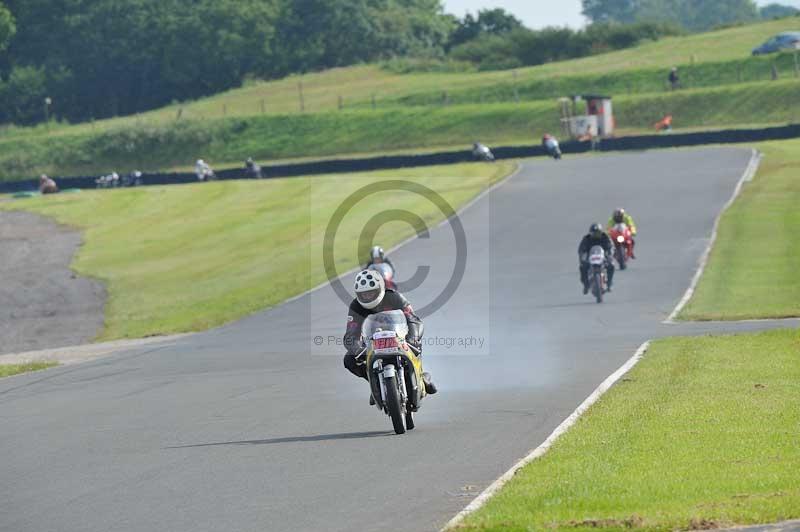 Mallory park Leicestershire;Mallory park photographs;Motorcycle action photographs;classic bikes;event digital images;eventdigitalimages;mallory park;no limits trackday;peter wileman photography;vintage bikes;vintage motorcycles;vmcc festival 1000 bikes