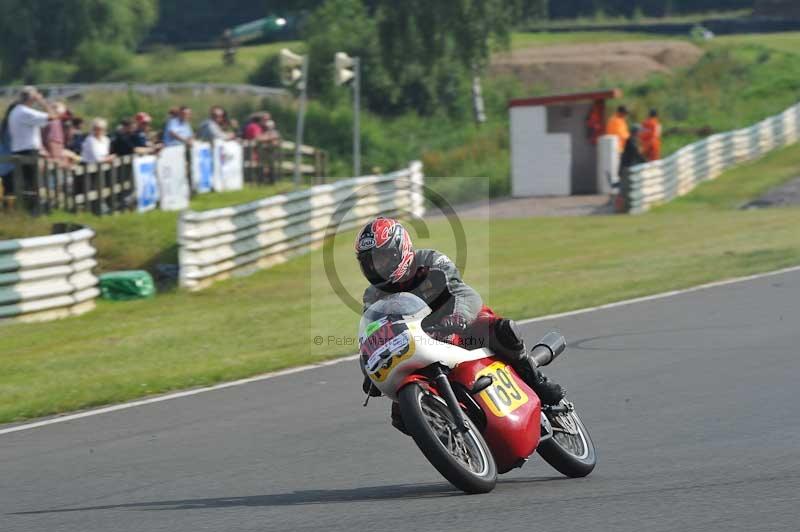 Mallory park Leicestershire;Mallory park photographs;Motorcycle action photographs;classic bikes;event digital images;eventdigitalimages;mallory park;no limits trackday;peter wileman photography;vintage bikes;vintage motorcycles;vmcc festival 1000 bikes