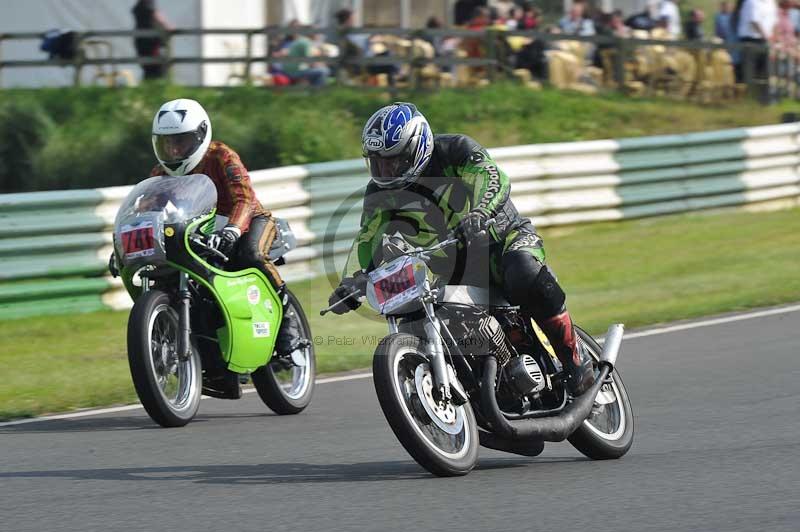 Mallory park Leicestershire;Mallory park photographs;Motorcycle action photographs;classic bikes;event digital images;eventdigitalimages;mallory park;no limits trackday;peter wileman photography;vintage bikes;vintage motorcycles;vmcc festival 1000 bikes