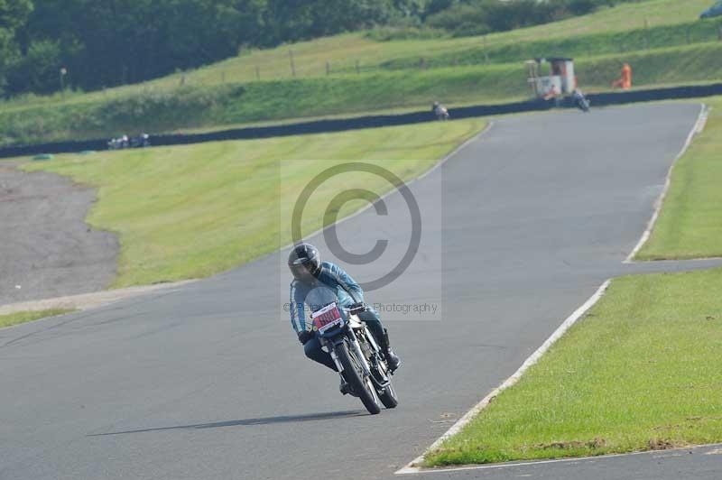 Mallory park Leicestershire;Mallory park photographs;Motorcycle action photographs;classic bikes;event digital images;eventdigitalimages;mallory park;no limits trackday;peter wileman photography;vintage bikes;vintage motorcycles;vmcc festival 1000 bikes