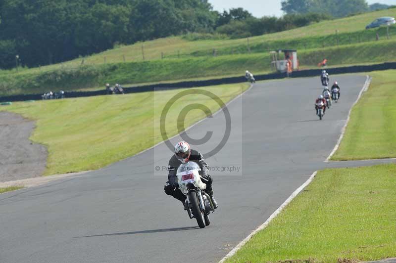 Mallory park Leicestershire;Mallory park photographs;Motorcycle action photographs;classic bikes;event digital images;eventdigitalimages;mallory park;no limits trackday;peter wileman photography;vintage bikes;vintage motorcycles;vmcc festival 1000 bikes