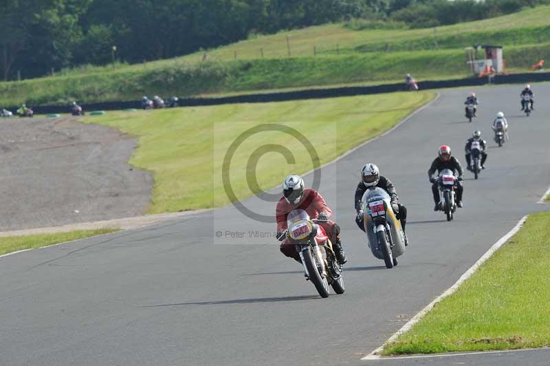 Mallory park Leicestershire;Mallory park photographs;Motorcycle action photographs;classic bikes;event digital images;eventdigitalimages;mallory park;no limits trackday;peter wileman photography;vintage bikes;vintage motorcycles;vmcc festival 1000 bikes