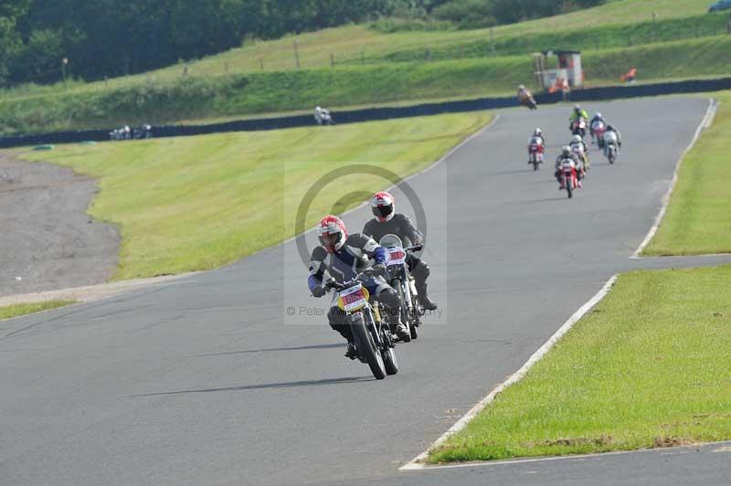 Mallory park Leicestershire;Mallory park photographs;Motorcycle action photographs;classic bikes;event digital images;eventdigitalimages;mallory park;no limits trackday;peter wileman photography;vintage bikes;vintage motorcycles;vmcc festival 1000 bikes