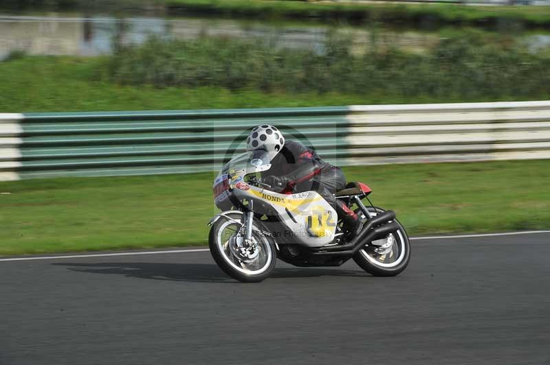 Mallory park Leicestershire;Mallory park photographs;Motorcycle action photographs;classic bikes;event digital images;eventdigitalimages;mallory park;no limits trackday;peter wileman photography;vintage bikes;vintage motorcycles;vmcc festival 1000 bikes