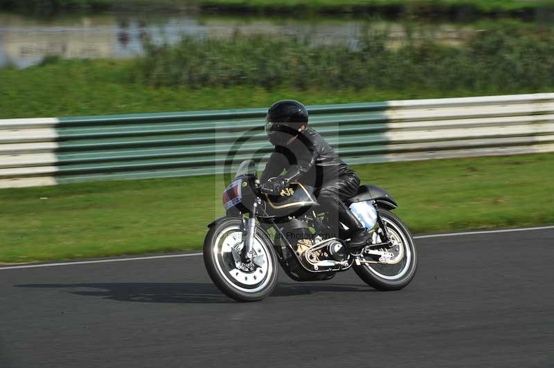 Mallory park Leicestershire;Mallory park photographs;Motorcycle action photographs;classic bikes;event digital images;eventdigitalimages;mallory park;no limits trackday;peter wileman photography;vintage bikes;vintage motorcycles;vmcc festival 1000 bikes